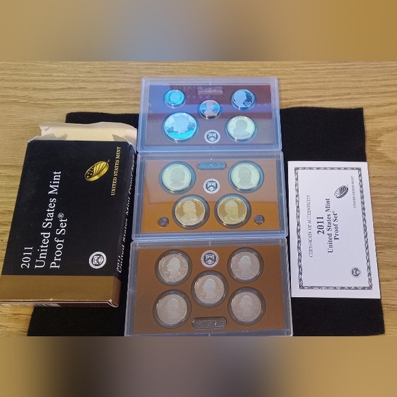 Us Mint Other - 2011 United States Mint Proof Set - Black & Gold Box